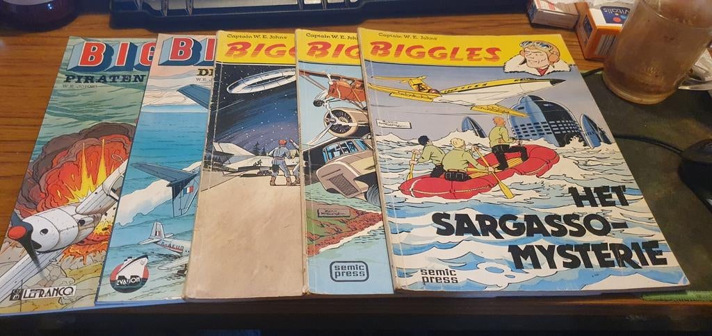 5x stripboek Biggles, 1977, 1979, 1979, 1990, 1991, Boeken, Meerdere stripboeken, Ophalen of Verzenden, Gelezen, Captain W E Johns