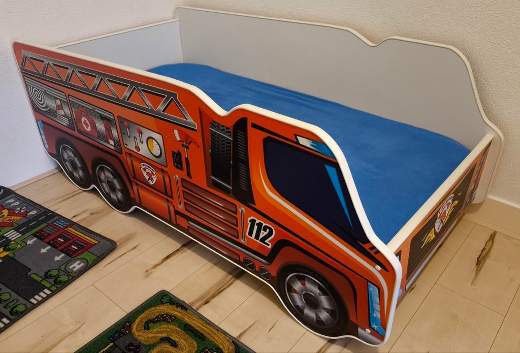 Brandweerauto kinderbed, Kinderen en Baby's, Kinderkamer | Bedden, Zo goed als nieuw, 140 tot 160 cm, 70 tot 85 cm, Lattenbodem