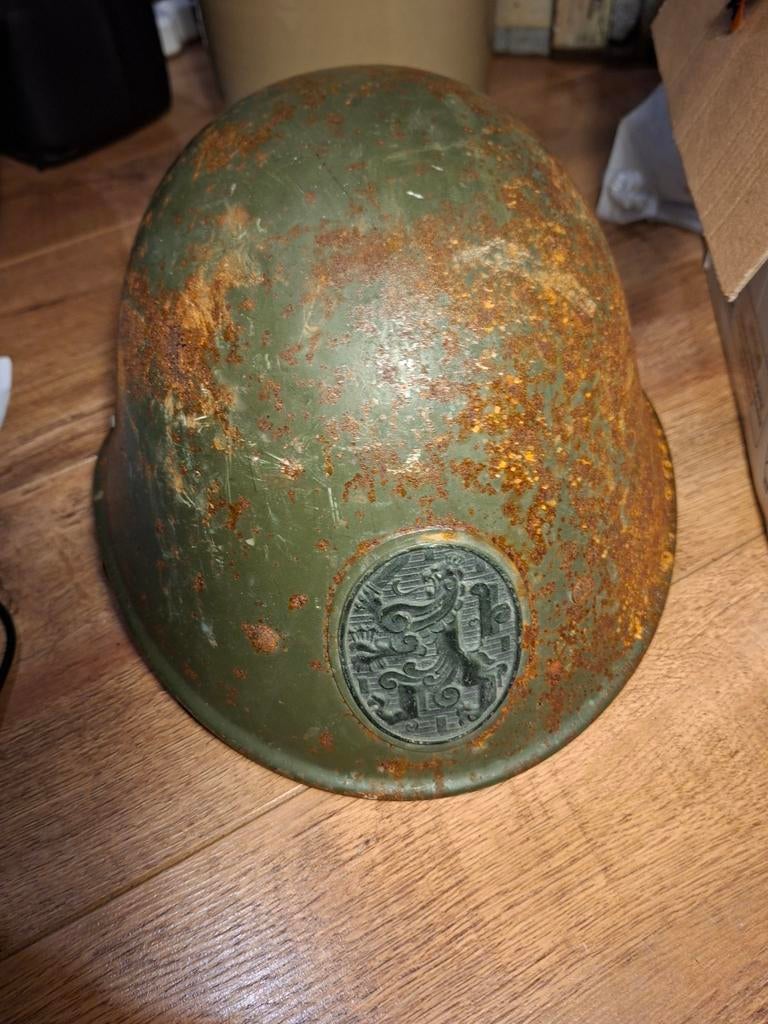 M27 Nederlandse helm origineel mei '40 schuurvondst Den Haag, Ophalen of Verzenden, Landmacht, Nederland, Helm of Baret