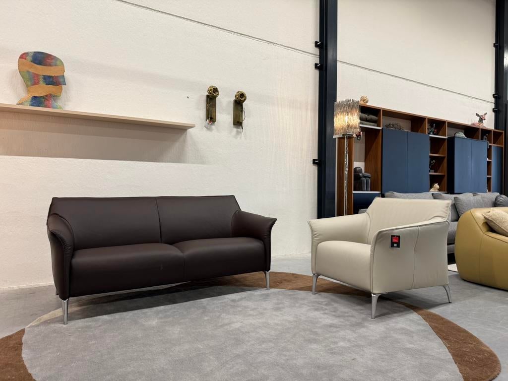 Nieuw Leolux Mayon Bank 2,5 zits bruin leer Design l173, Leolux, Ophalen of Verzenden, Rechte bank, Pode Evidence