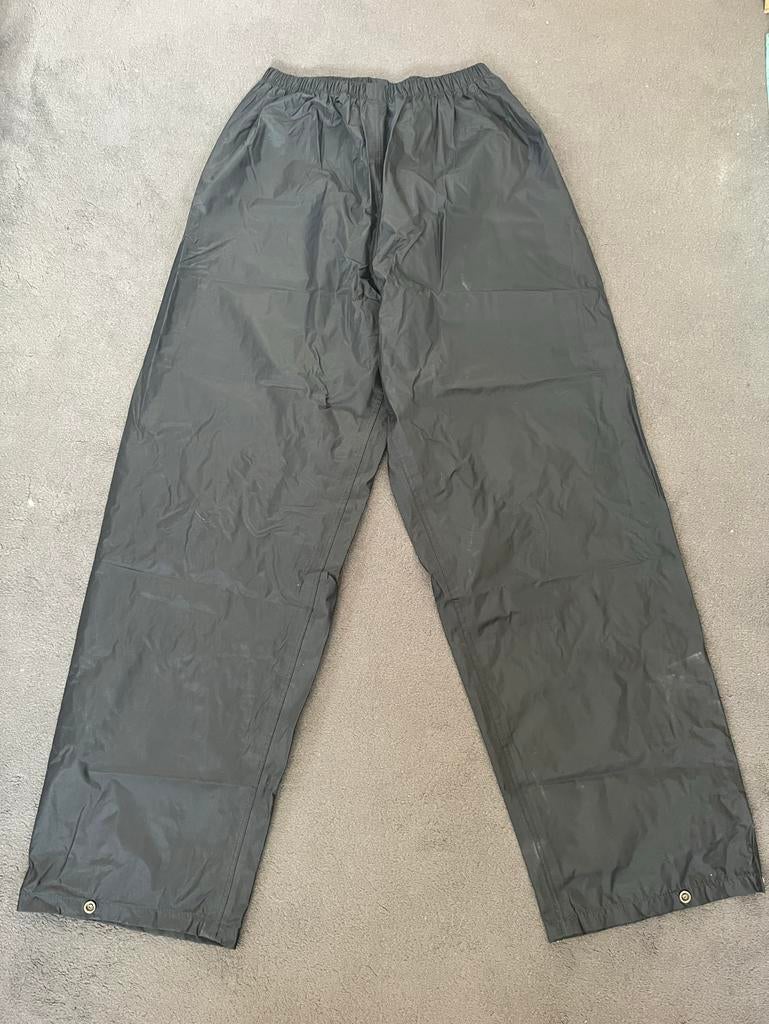 Zwarte regenbroek maat 134/140 met drukknoppen, Ophalen of Verzenden, Zo goed als nieuw, Regenbroek, Kinderen