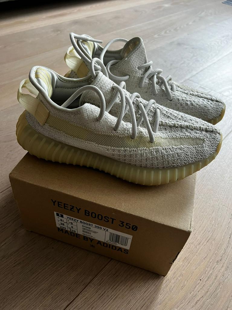 Yeezy, Overige kleuren, Ophalen of Verzenden, Sneakers of Gympen, Gedragen