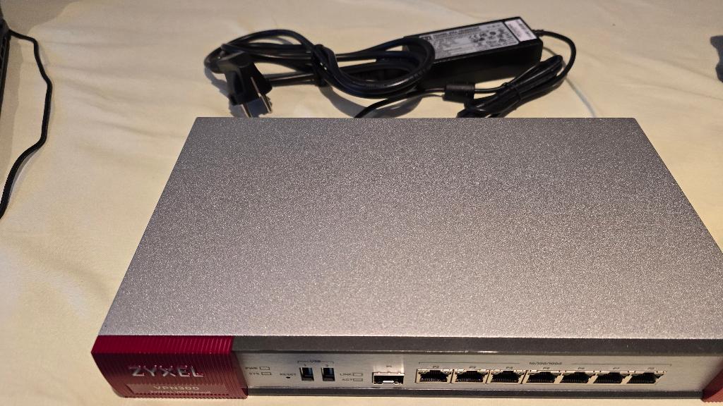 Zyxel VPN300 Gloednieuw!, Ophalen of Verzenden, Nieuw, Router, Zyxel