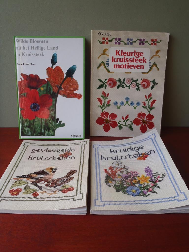 4 leuke boekjes voor borduren met patronen, Ophalen of Verzenden, Zo goed als nieuw, Handborduren, Patroon