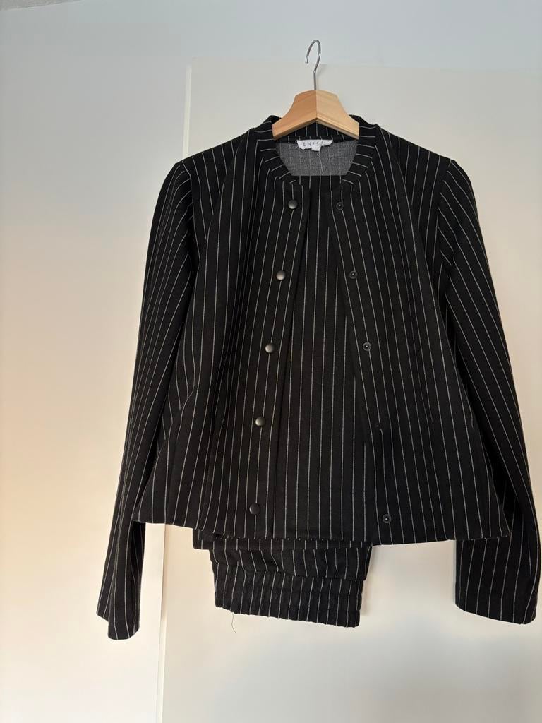 Stijlvol gestreept pak - Jasje en broek van Enjoy, Kleding | Dames, Maat 38/40 (M), Kostuum of Pak, Zwart, Ophalen of Verzenden