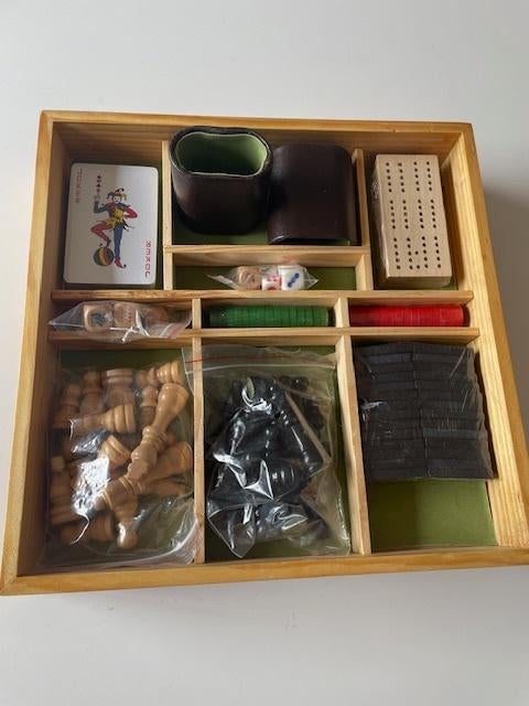 Spellen in handig houten tafelkistje, Ophalen of Verzenden, Nieuw