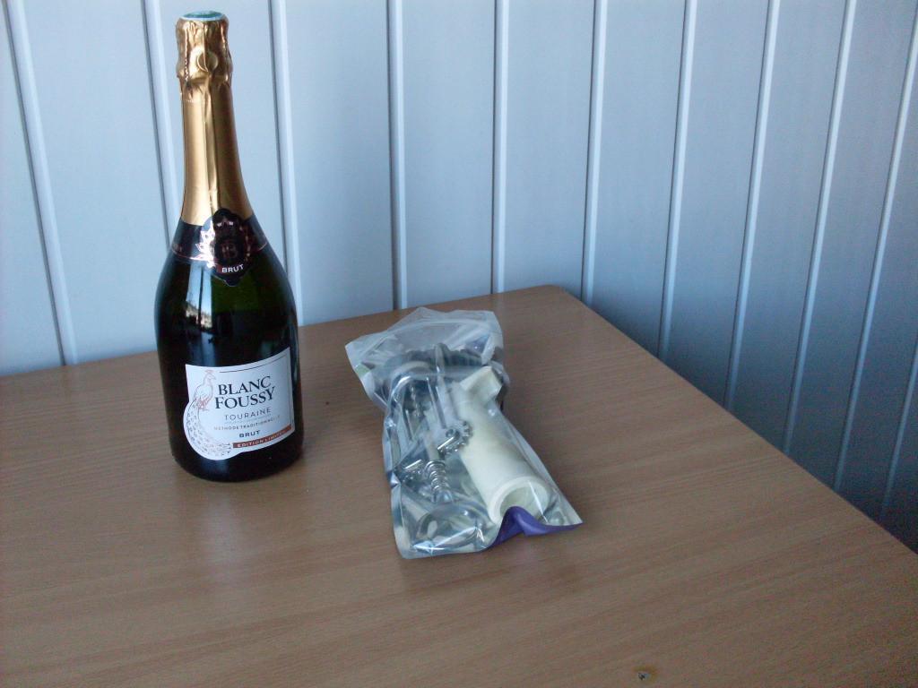 wijnflessen set met grote fles bubbeltjes wijn, Ophalen, Overige gebieden, Nieuw, Witte wijn