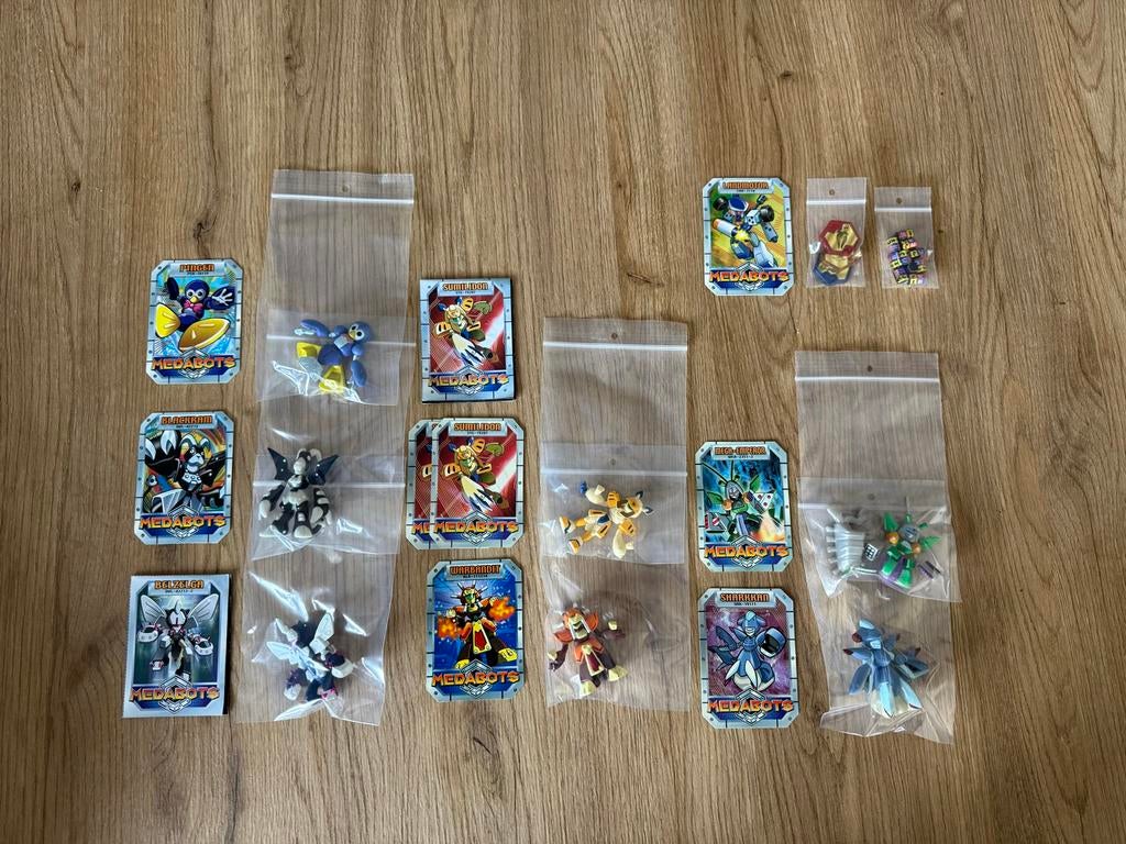 Medabots figuren en kaarten collectie (Hasbro), Ophalen, Gebruikt