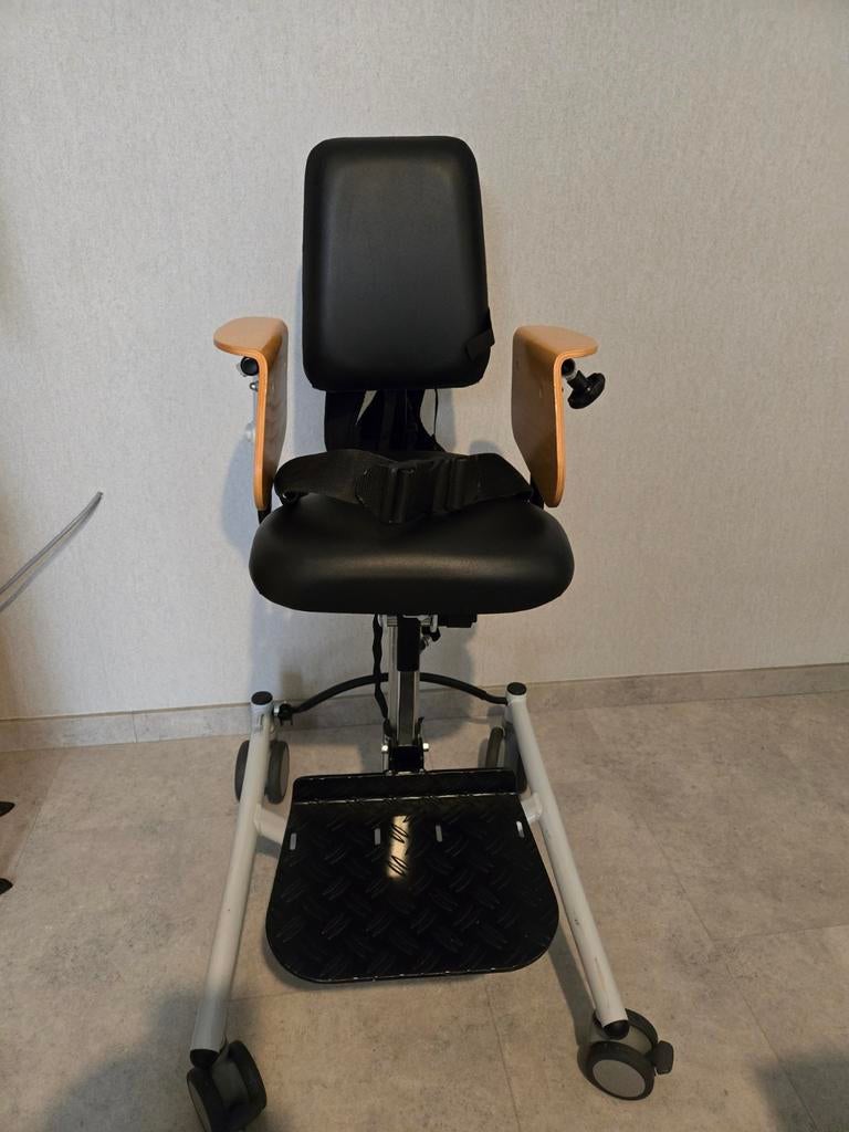 stoel voor kinderen, Diversen, Rolstoelen, Ophalen of Verzenden, Inklapbaar, Zo goed als nieuw, Duwrolstoel