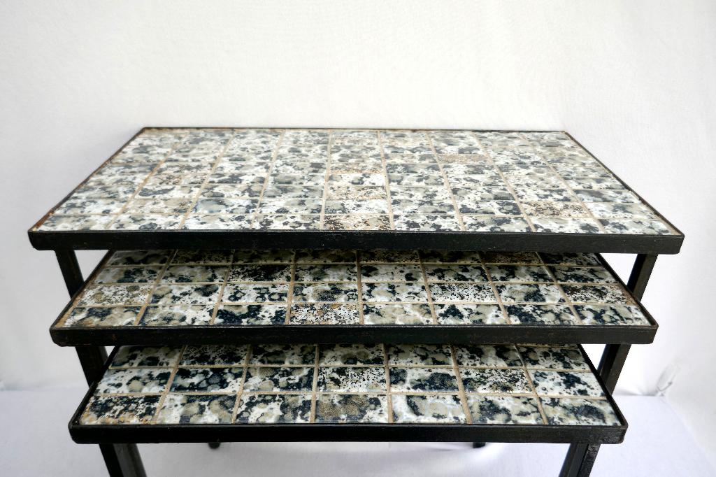 mini set - 3 tafeltjes - metaal met keramiek mozaïek, Ophalen, Gebruikt, Metaal of Aluminium, 75 cm of meer