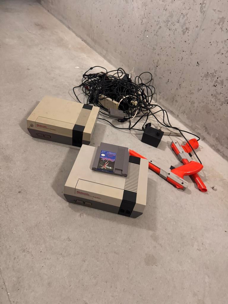 NINTENDO NES 8-bit console met controllers en Duck Hunt pist, Spelcomputers en Games, Spelcomputers | Nintendo NES, Ophalen of Verzenden