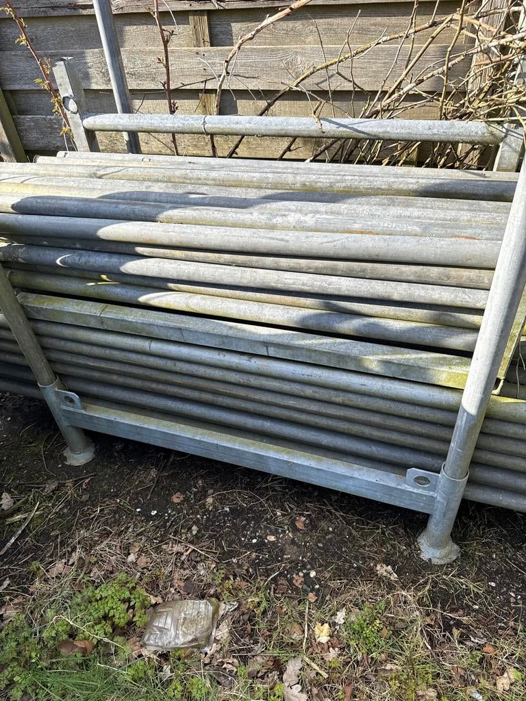 Bouwsteiger met buizen en klemmen, Ophalen, Gebruikt, Gevelsteiger, 5 meter of hoger