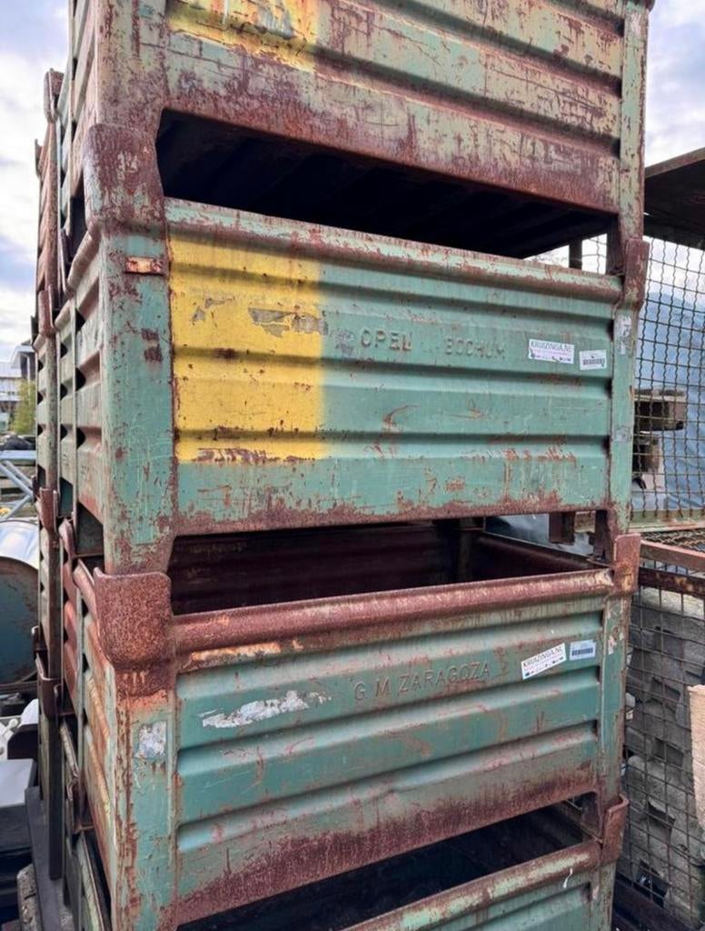 Stapelbakken industrieel magazijnbakken, Ophalen