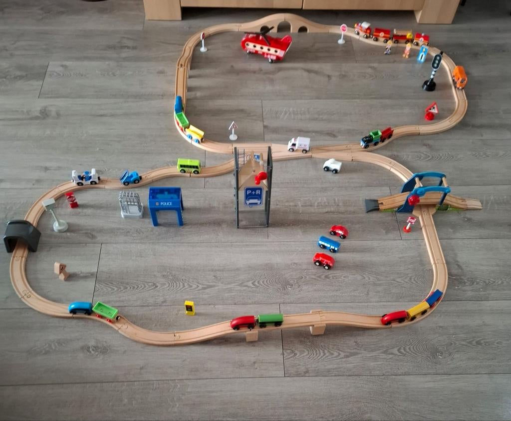 Houten treinbaan met toebehoren, Ophalen of Verzenden, Zo goed als nieuw