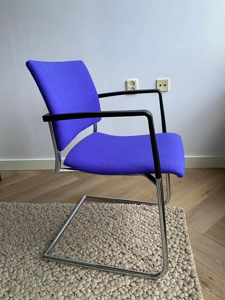 Set van 4 paars (blauwe) eetkamerstoelen / vergaderstoelen., Huis en Inrichting, Stoelen, Gebruikt, Vier, Kunststof, Metaal, Stof