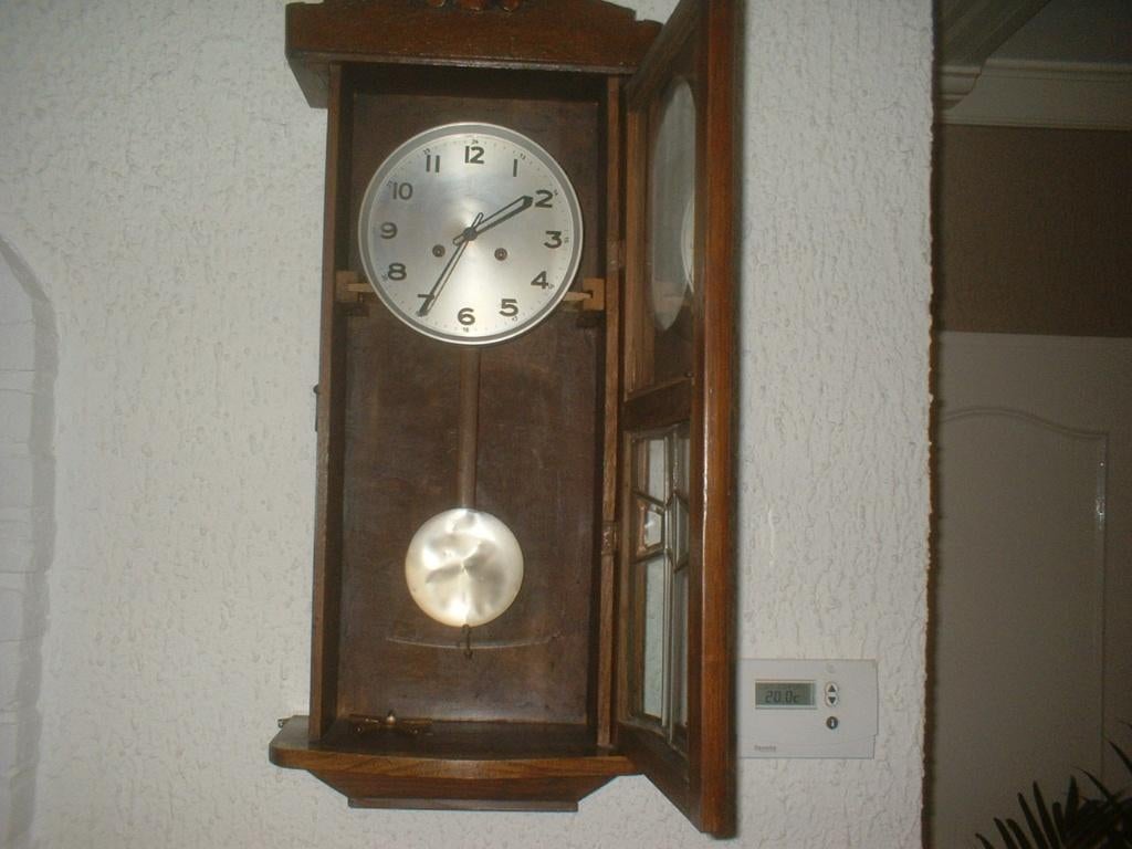 antieke klok wand/ hang klok met geslepen glas hoogte 77cm, Ophalen