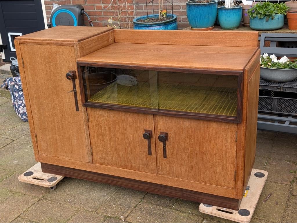 Art deco, Haagse school dressoir, Amsterdamse school vitrine, Ophalen