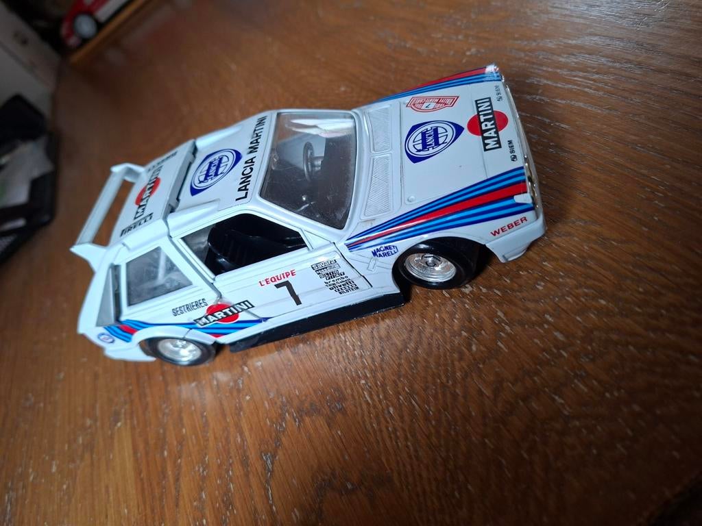Lancia Delta S4 1:24 Burago modelauto, Ophalen of Verzenden