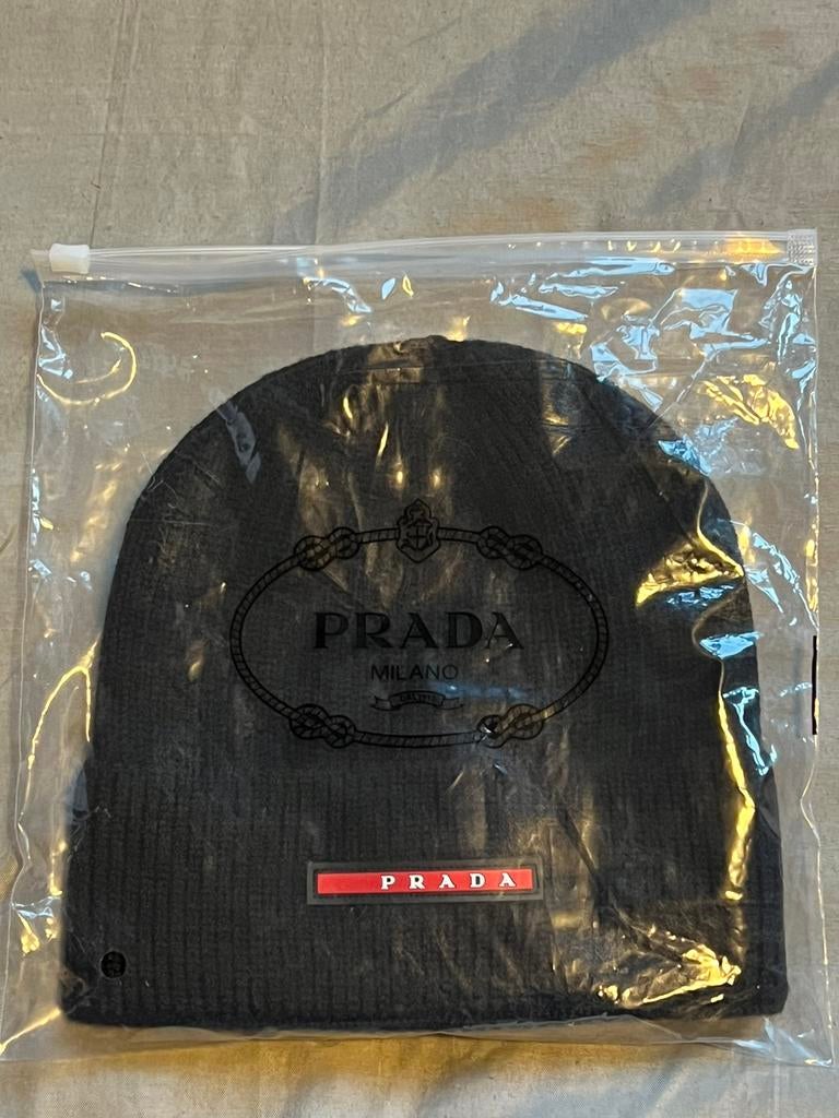 Prada muts nieuw, Ophalen of Verzenden, Nieuw, Maat 48/50 (M), Muts