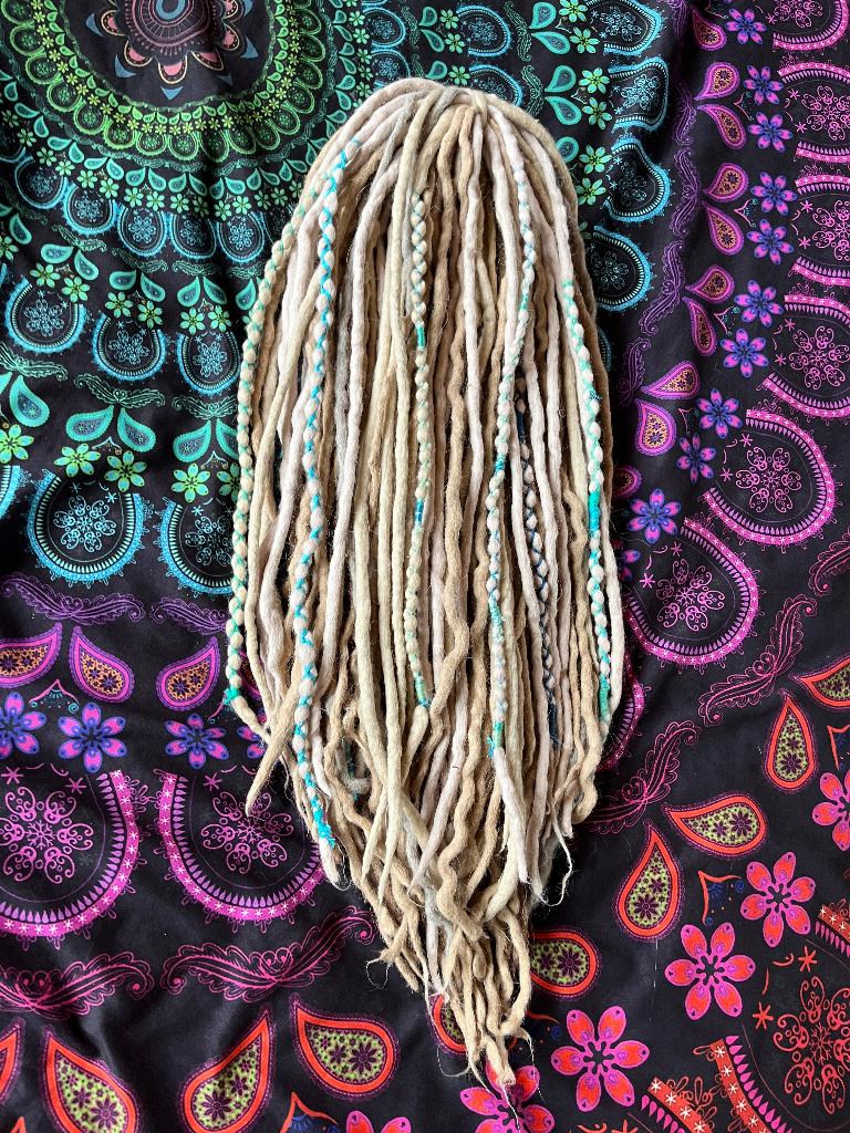 55 (incl.een paar versierde) Alpaca wol dreads nu voor 195€, Ophalen of Verzenden, Nieuw, Pruik of Haarverlenging