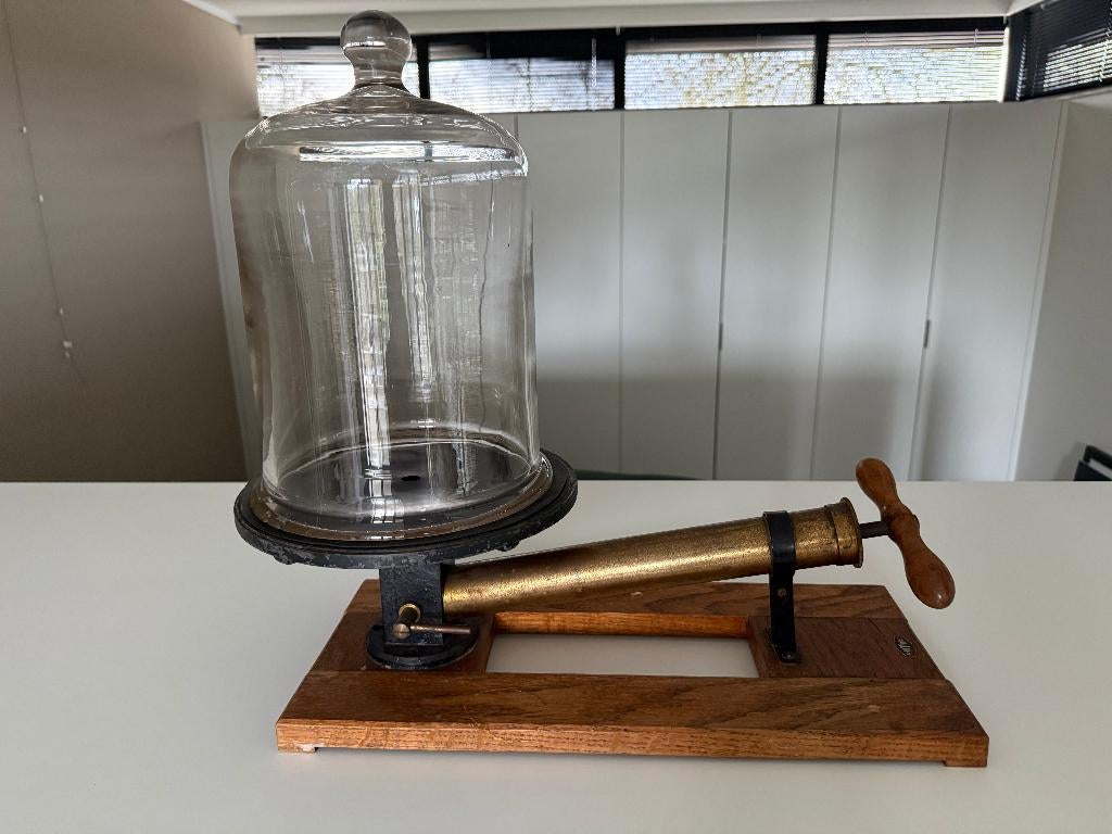 Antieke PHYWE Vacuümpomp met Stolp, Ophalen of Verzenden