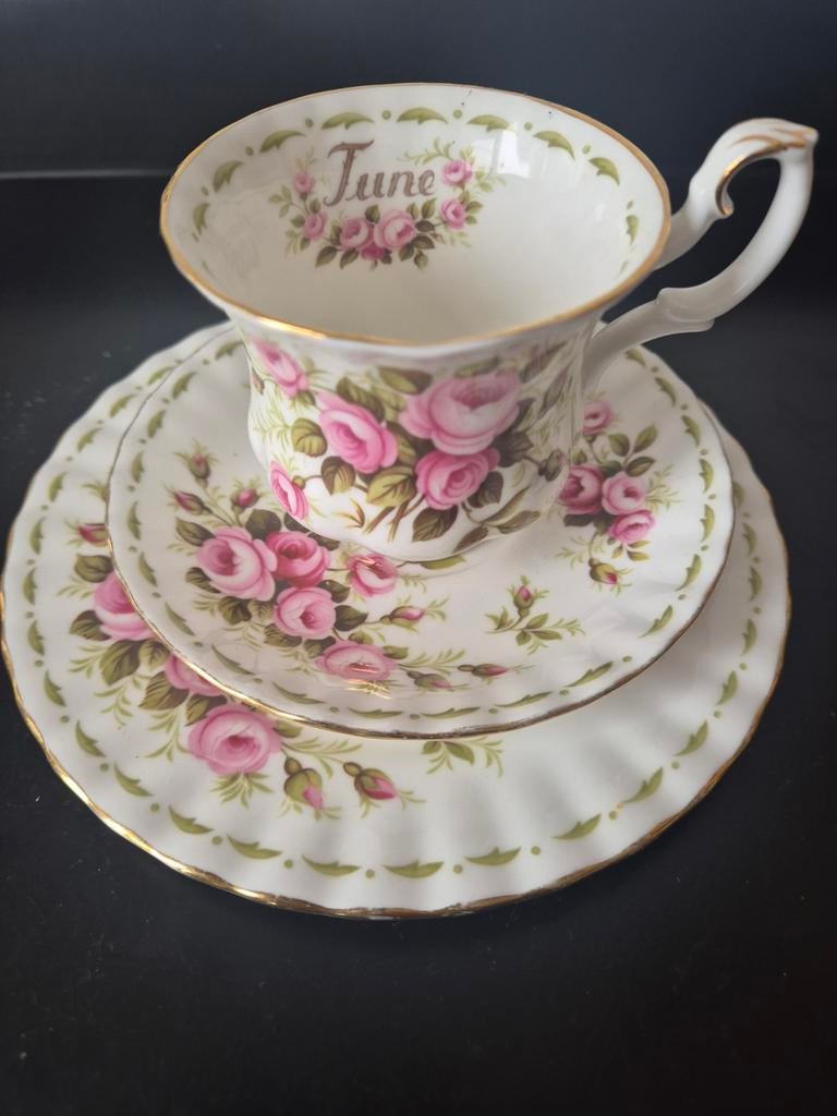 June flower of the month porselein, Ophalen of Verzenden, Zo goed als nieuw, Porselein, Kop en/of schotel