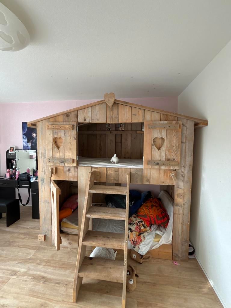 Uniek houten stapelbed met mooi design, Gebruikt, 70 tot 85 cm, Ophalen of Verzenden, Hoogslaper of Stapelbed