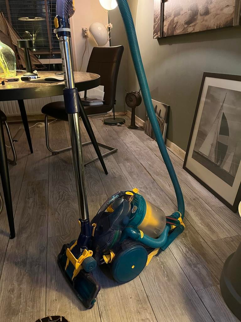 Dyson DC stofzuiger – krachtige zuigkracht –met opzetstukken, Ophalen, Gebruikt, Stofzuiger, Reservoir