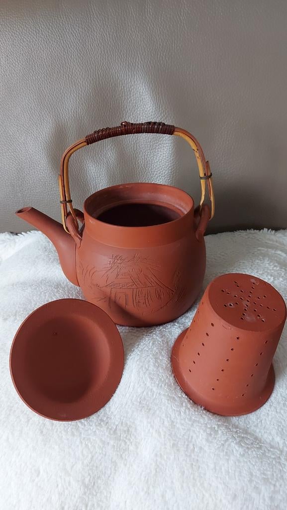 Vintage Chinees Terracotta theepotje met filter, Huis en Inrichting, Keuken | Servies, Ophalen, Gebruikt, Overige typen, Overige stijlen