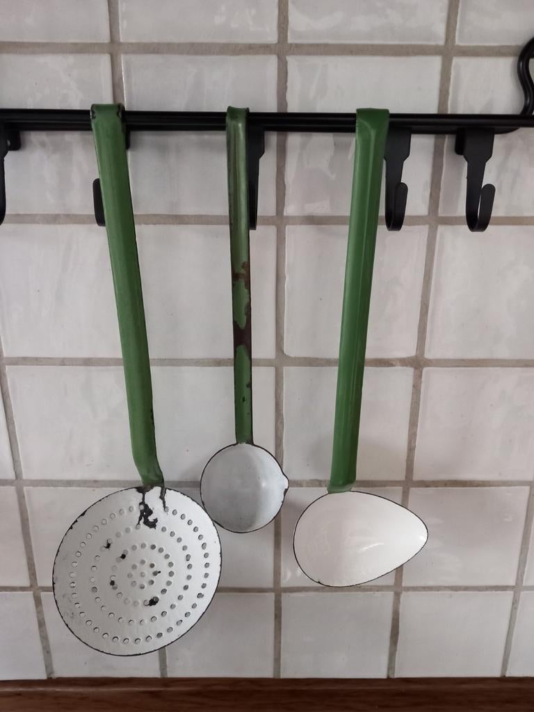 3 brocante emaille lepels, Ophalen