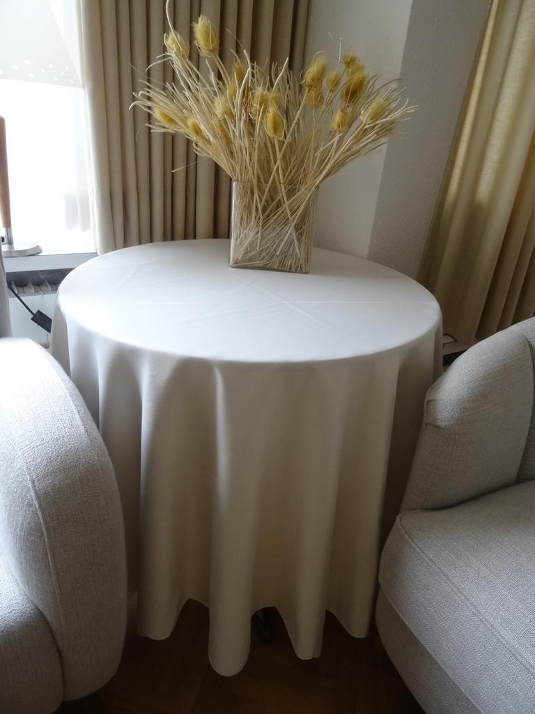 tafelkleed rond doorsnee 1.65 cm, Huis en Inrichting, Verzenden, Zo goed als nieuw, Rond, Binnen