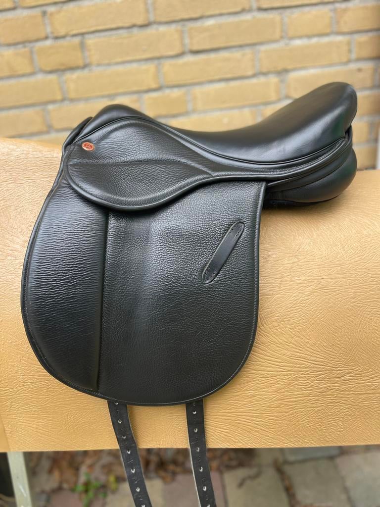 Kort 15" dressuur zadel pony Gratis passervice bij aanschaf, Dieren en Toebehoren, Paarden en Pony's | Zadels, Gebruikt, Dressuur