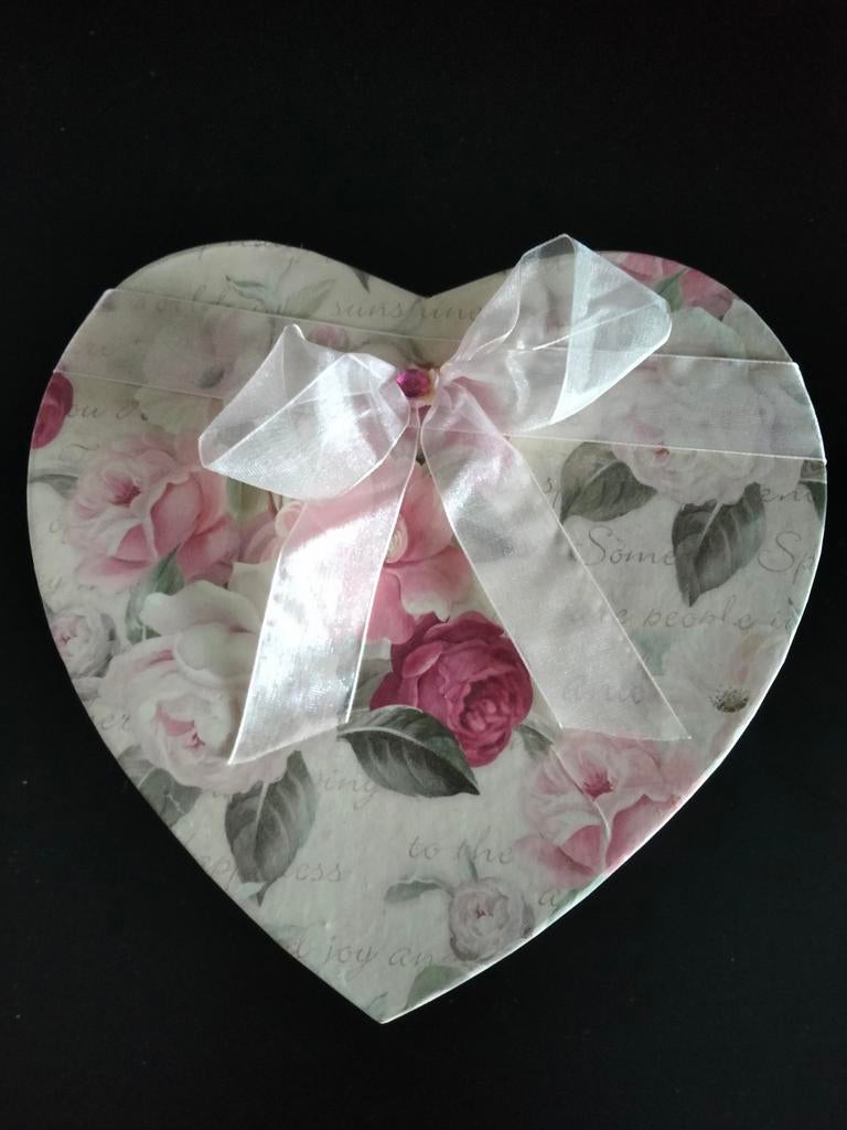 TEAB Hartvormige kartonnen decoratie/bewaardoos ZGAN, Ophalen of Verzenden, Zo goed als nieuw