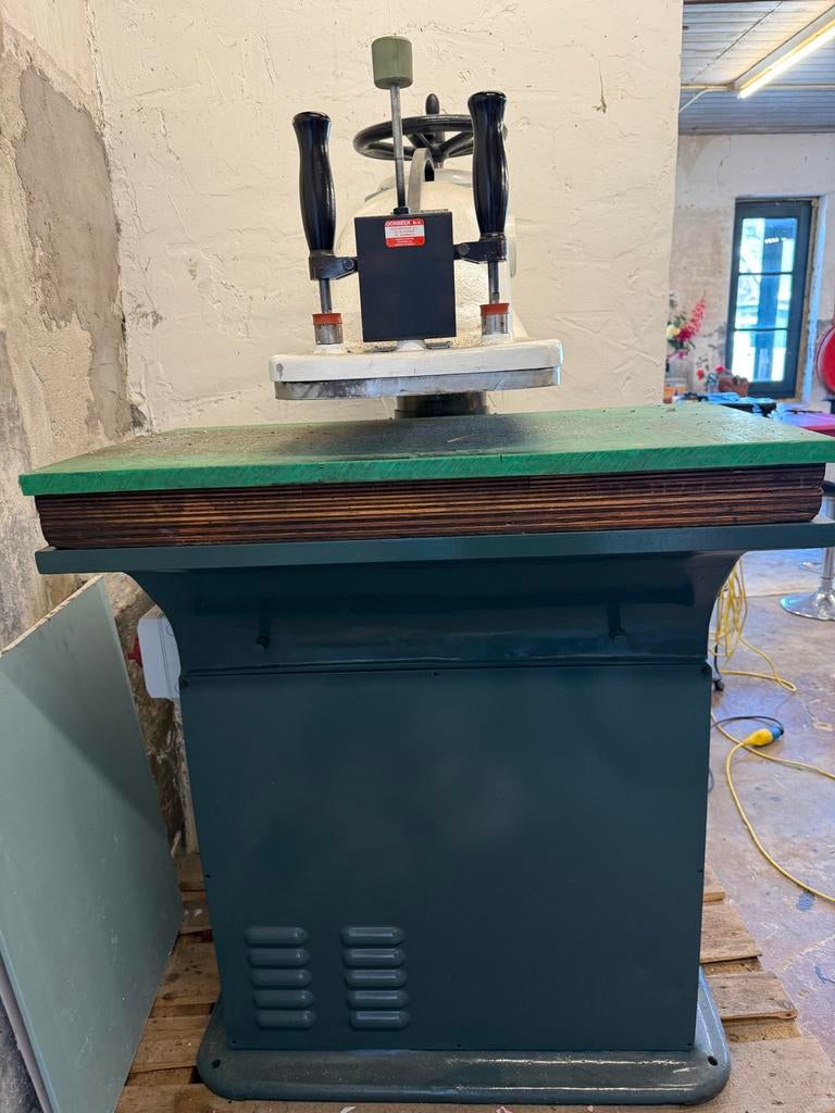 Gebruikte Stansmachine - 220v - Werkt Prima, Ophalen, Gebruikt