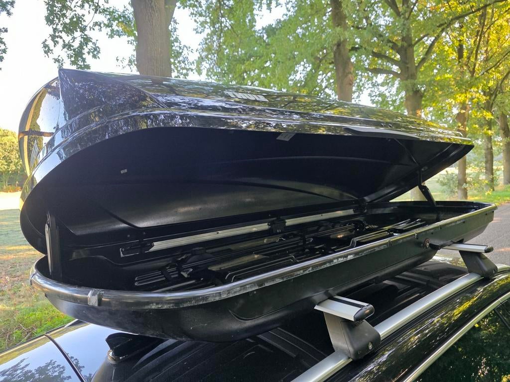 Te huur: 630 liter Dakkoffer Skikoffer Skibox Thule Motion, Auto diversen, Dakkoffers, Ophalen, Zo goed als nieuw