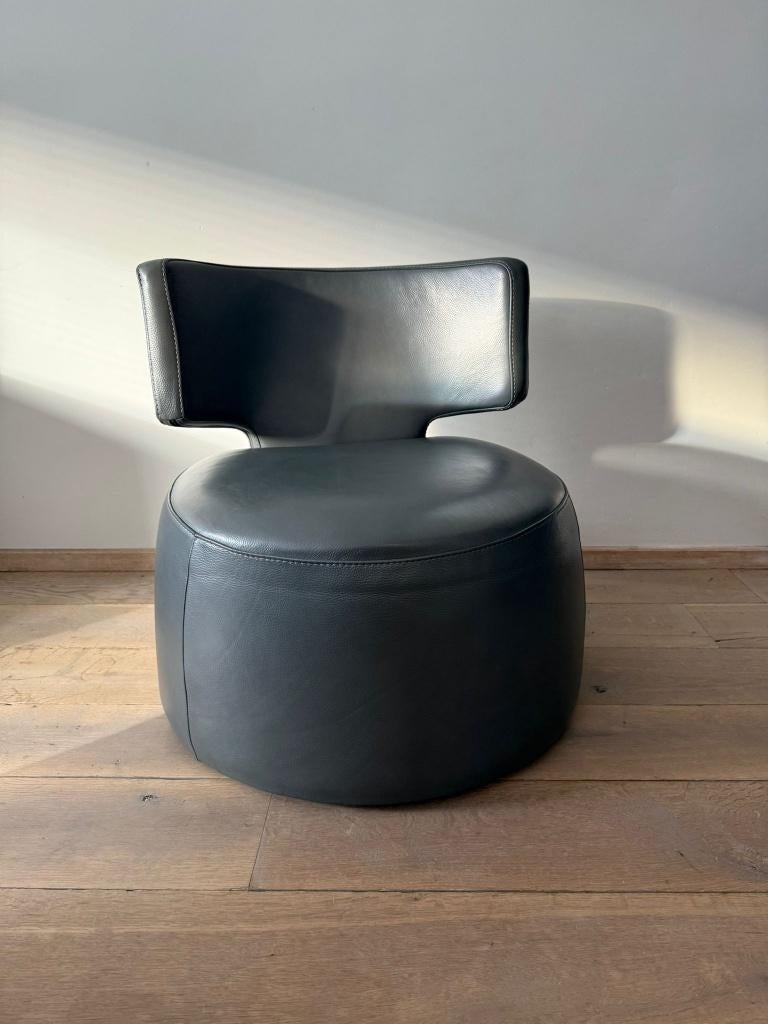 Draaifauteuil in grijs leer van Chateau d'Ax, Ophalen, Minder dan 75 cm, Leer, Zo goed als nieuw