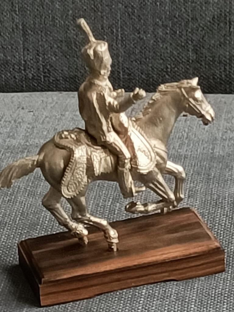 Tinnen soldaat te paard op houten sokkel, Ophalen of Verzenden
