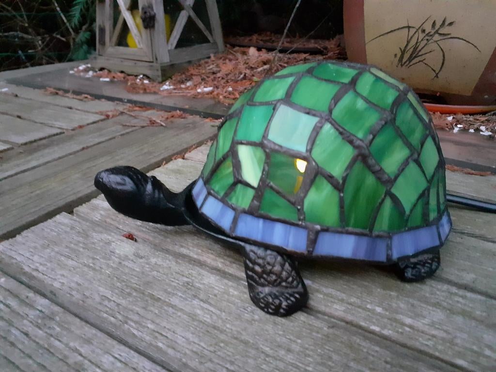 Tiffany Lamp "Schildpad" - Perfecte nieuwstaat, Huis en Inrichting, Lampen | Tafellampen, Nieuw, Ophalen of Verzenden, Minder dan 50 cm