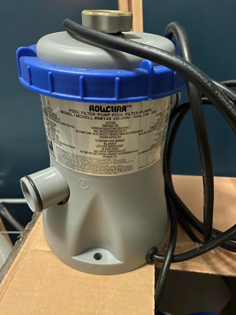 Zwembadpomp inclusief drijver, Ophalen, Zo goed als nieuw