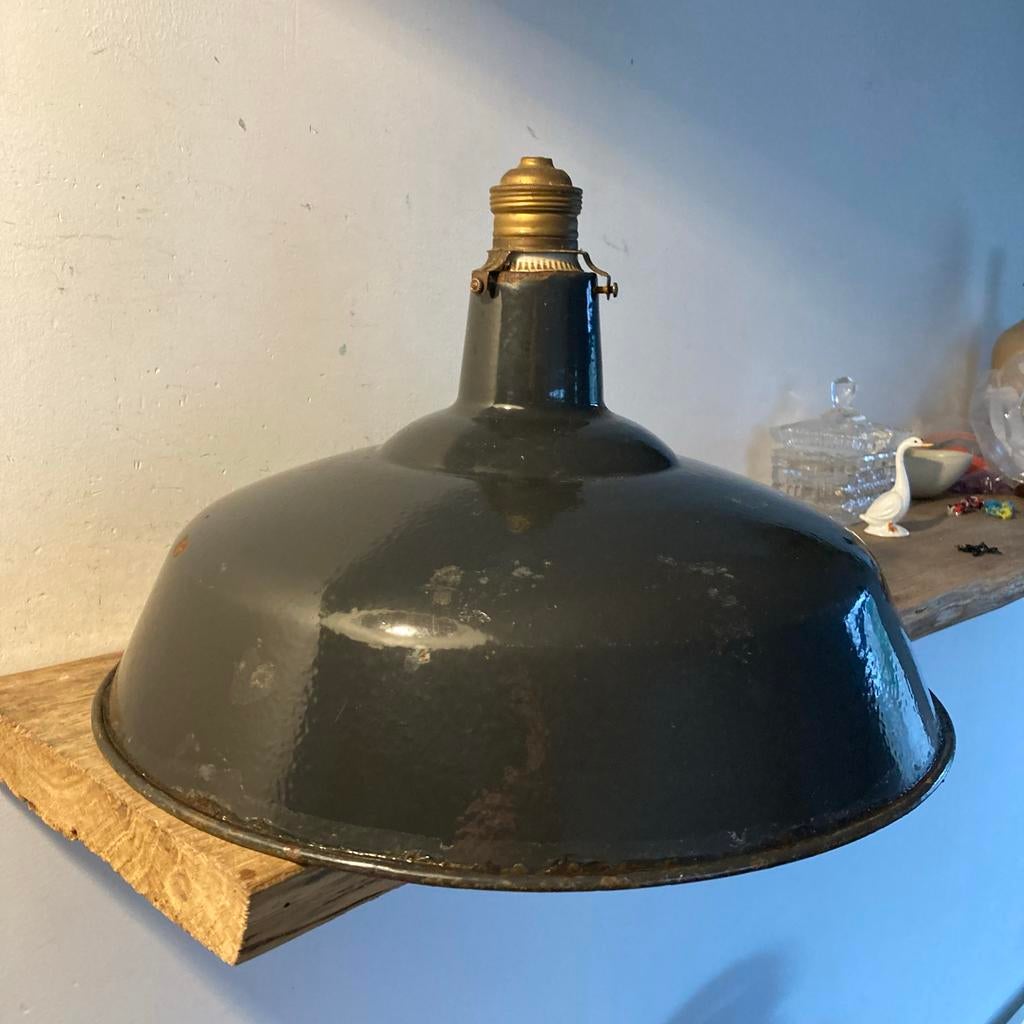 Bruine emaille lampenkap met koperen fitting, Antiek en Kunst, Ophalen of Verzenden