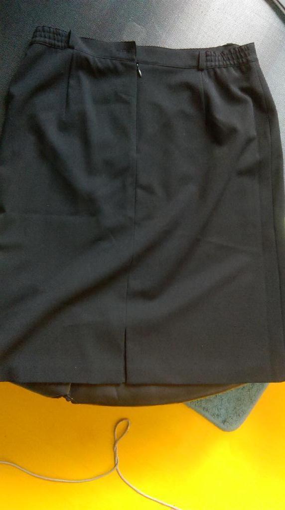 Zwarte rok, Maat 46, knielengte, fijn en elegant, Maat 38/40 (M), Zwart, Ophalen of Verzenden, Zo goed als nieuw