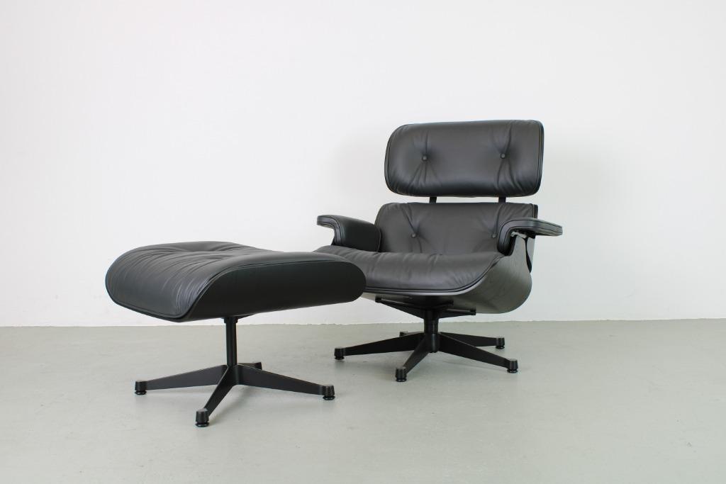 Vitra Eames Lounge Chair met Ottoman, Klassiek, Asphalt, Huis en Inrichting, Fauteuils, Ophalen, Minder dan 75 cm, Nieuw, 50 tot 75 cm
