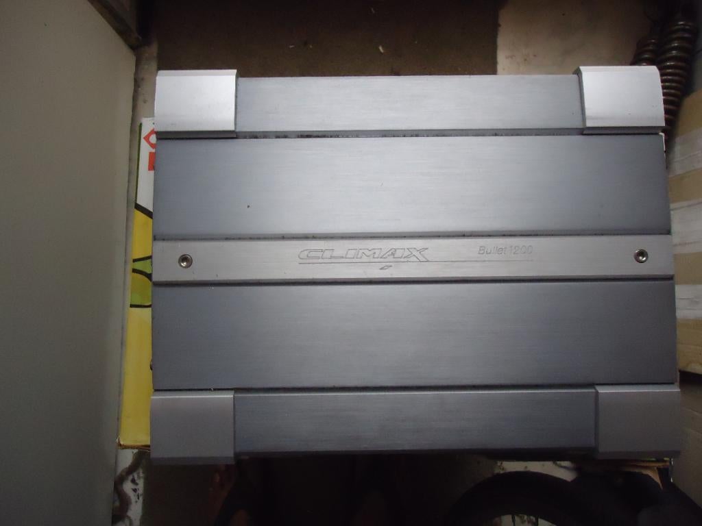 TE KOOP CLIMAX BULLET 1200 4 KANAAL VERSRERKER 4 X 300 WATT, Auto diversen, Ophalen, Zo goed als nieuw