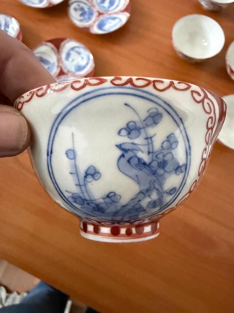 Antiek Japans porselein servies met blauw en rood decor, Antiek en Kunst, Ophalen of Verzenden