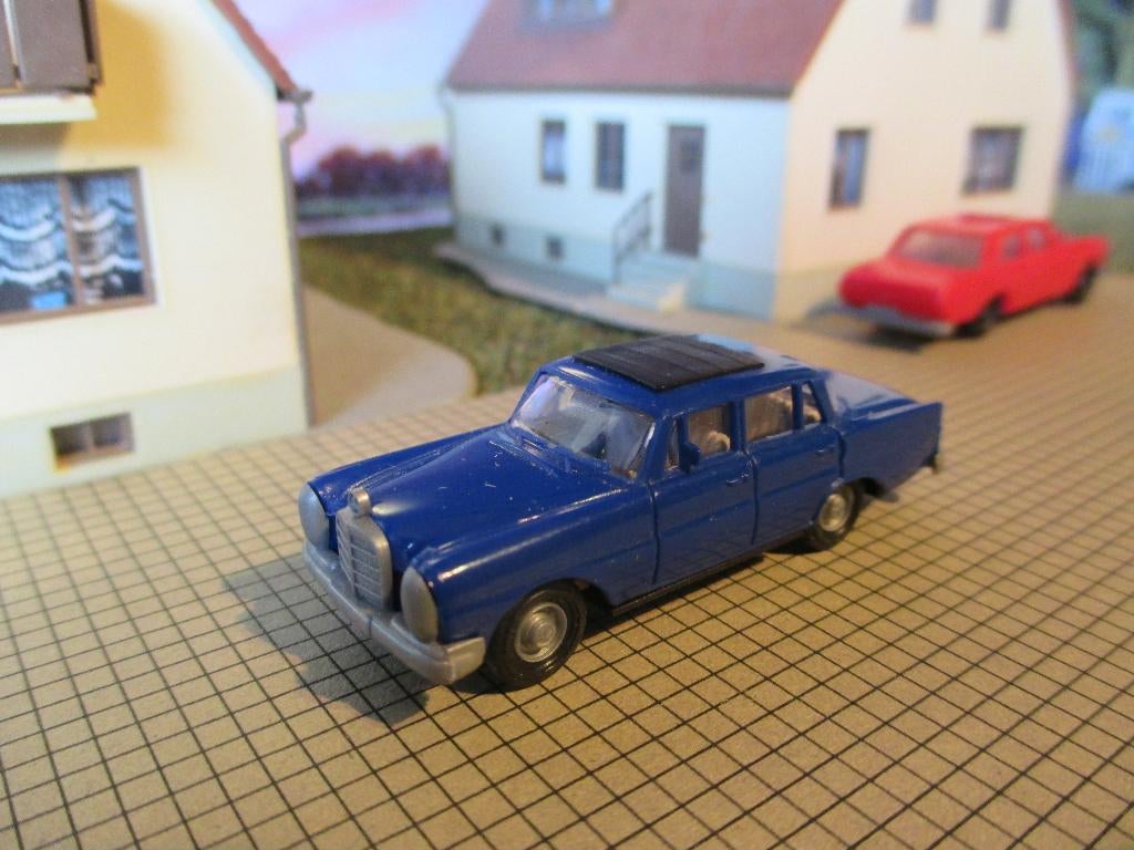 Mercedes Benz W111 220SE Heckflosse - Busch met vouwdak, Hobby en Vrije tijd, Modelauto's | 1:87, Zo goed als nieuw, Auto, Overige merken