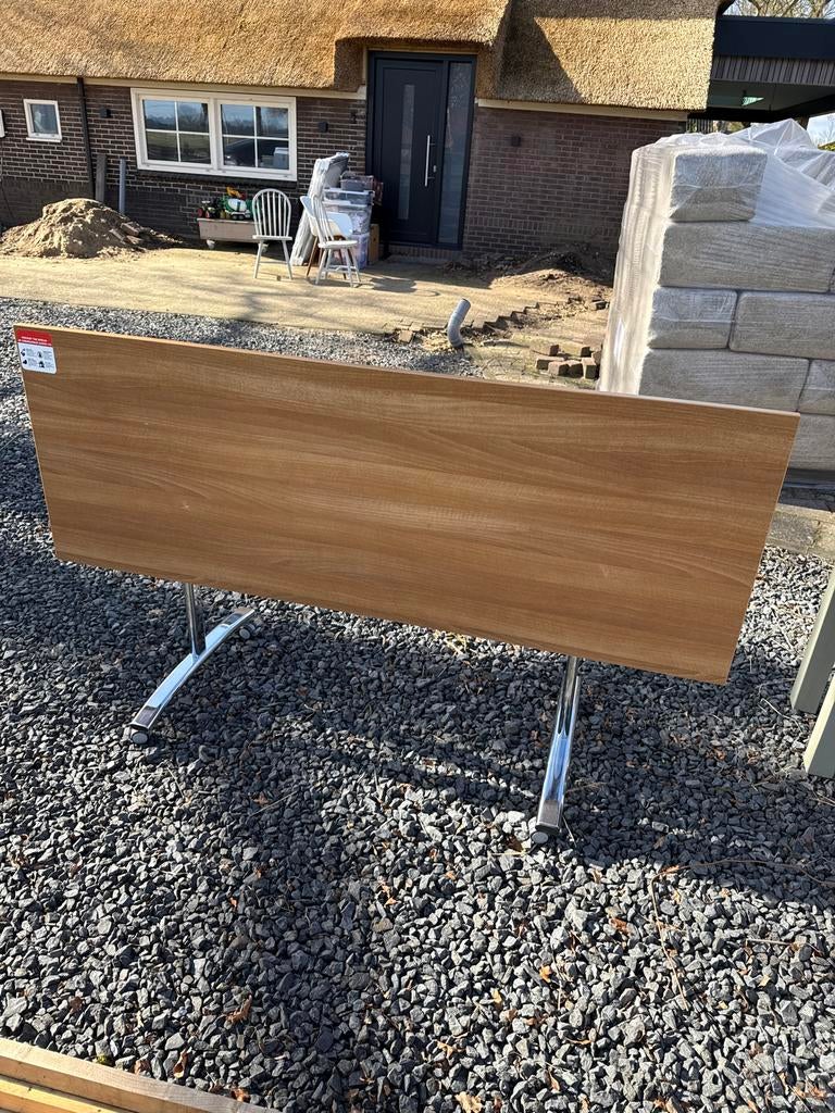 Mobiel bureau. Inklapbaar en verrijdbaar, Huis en Inrichting, Bureaus, Ophalen