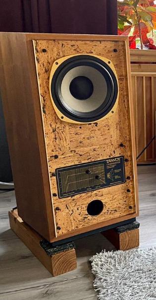 Gezocht! nette set Tannoy Caernarvon of Manley Tannoy ML10, Zo goed als nieuw, 120 watt of meer, Front, Rear of Stereo speakers