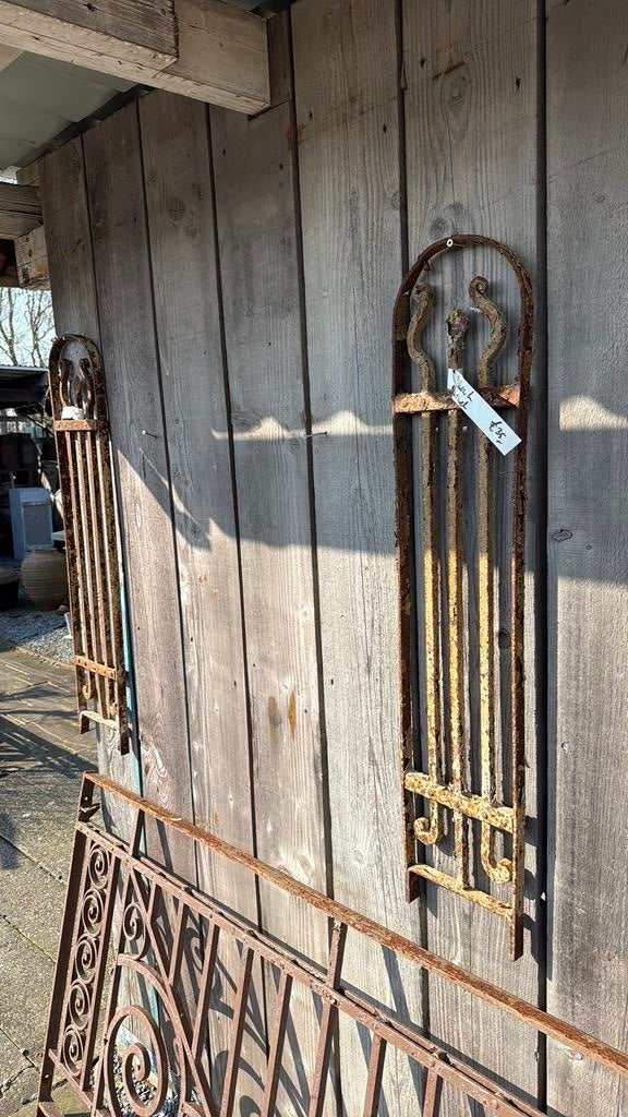 Partij antieke hekwerken  tuin, Ophalen of Verzenden, Gebruikt, IJzer, Sierhekwerk