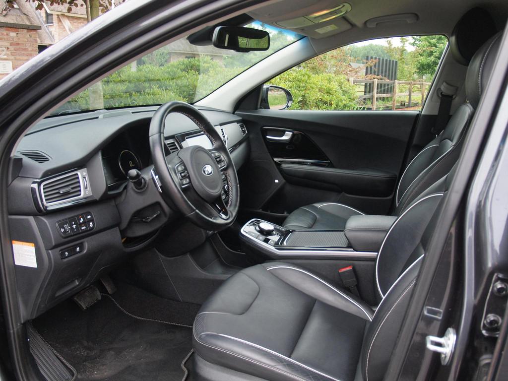 Kia e-Niro ExecutiveLine 64 kWh | Camera | Apple Carplay | C, Gebruikt, 1712 kg, Adaptive Cruise Control, 64 kWh