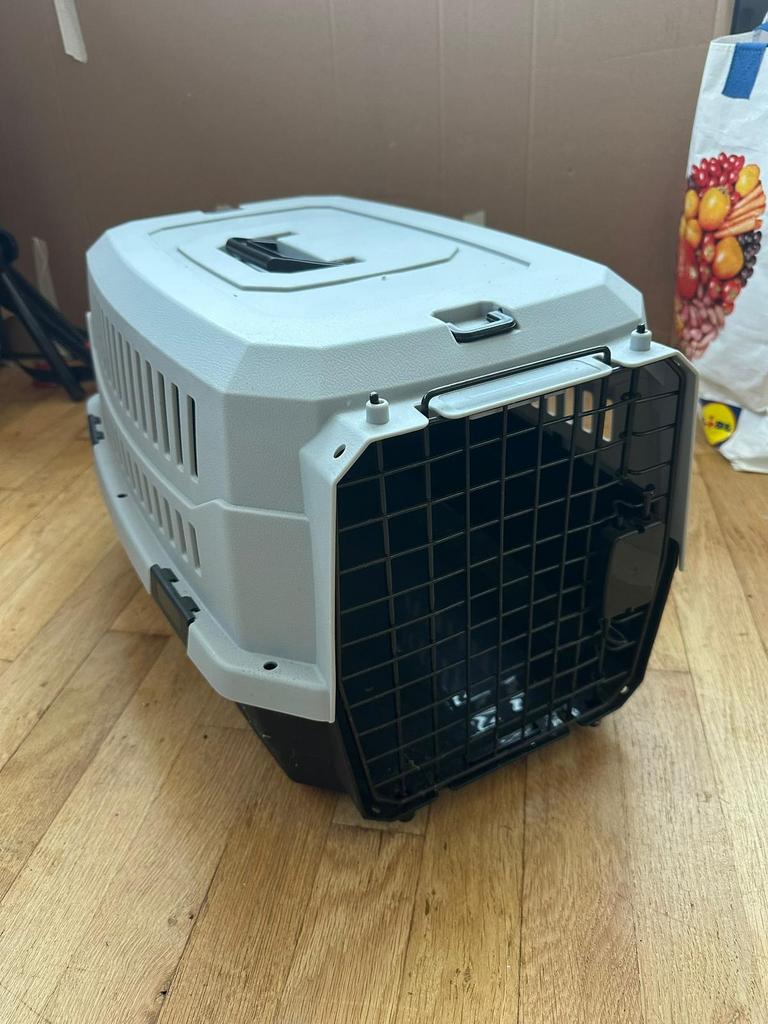 Mooie transport kennel voor hond of kat, Ophalen, Zo goed als nieuw